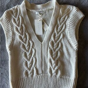 Z Supply Cable Knit V-Neck Sleeveless Sweater Vest in Oatmeal